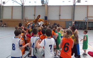 Rassemblement régional mini-basket du 4 mai à Dijon. Le lapin JDA est assailli !