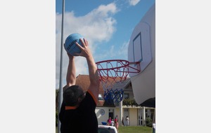 Panier à une hauteur de 4,12m. Détente sèche incroyable pour un Dunk...stratosphérique !!!