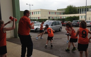 Victoire des U11F pour leur dernier match de la saison à Quetigny...ça s'arrose! n'est-ce-pas David?